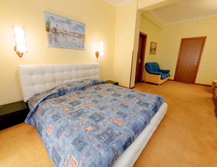 Люкс 2-местный 1-комнатный в Коттедже с французской кроватью - Отель «Прометей Клуб»