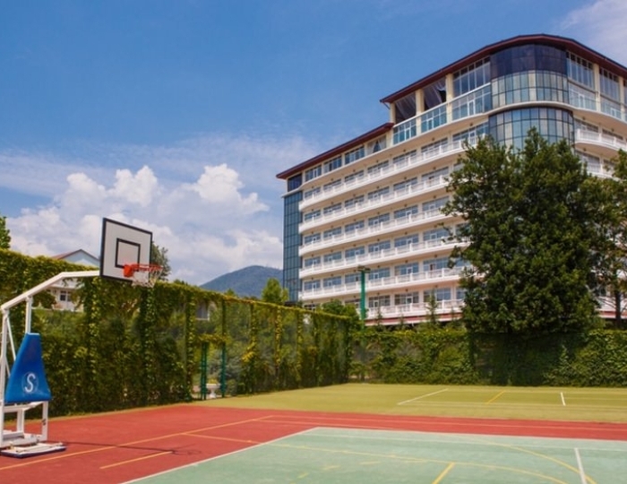 Тренажёрный зал и спортивная площадка - Отель «Прометей Клуб»